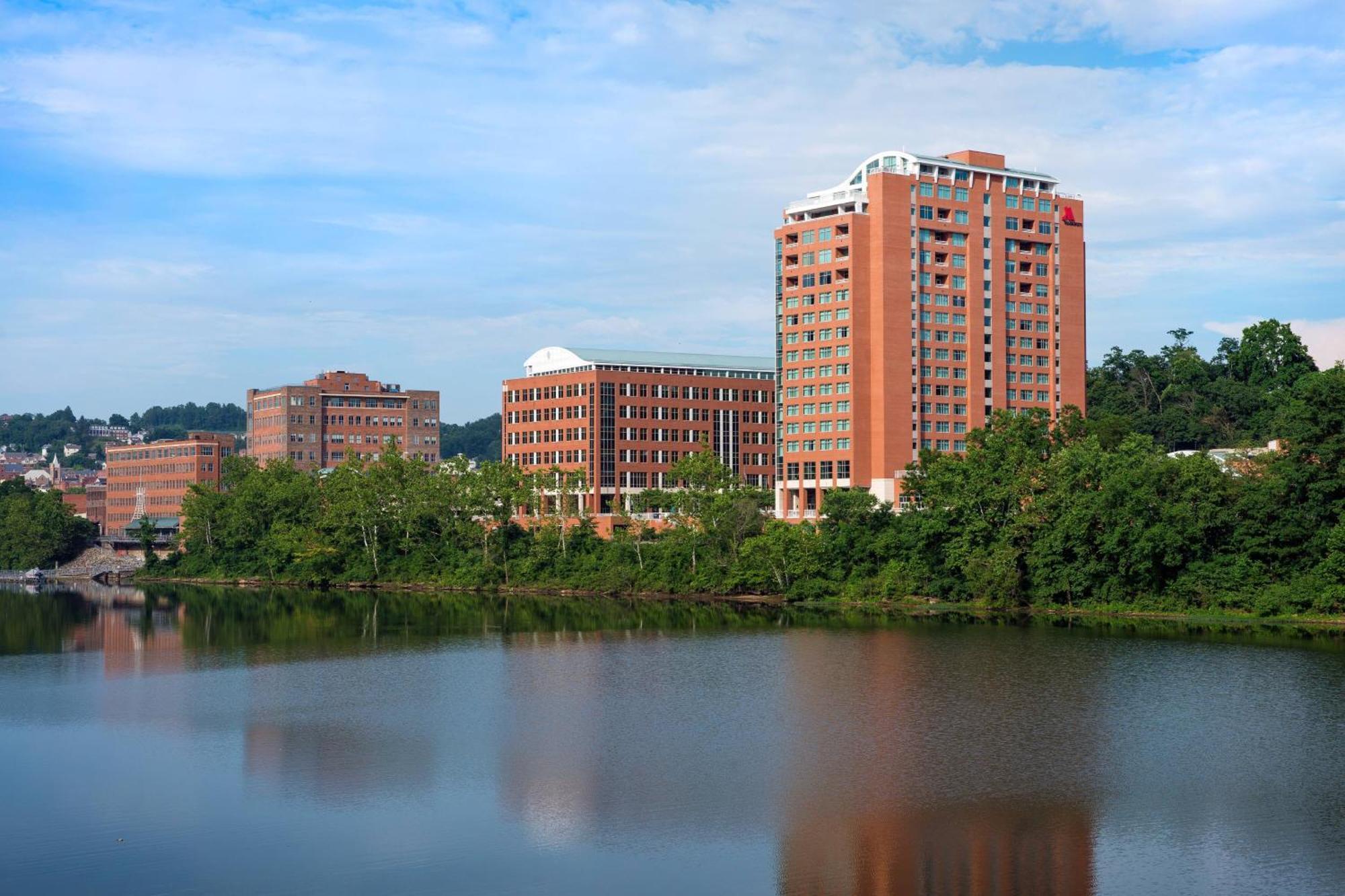 Morgantown Marriott At Waterfront Place Esterno foto